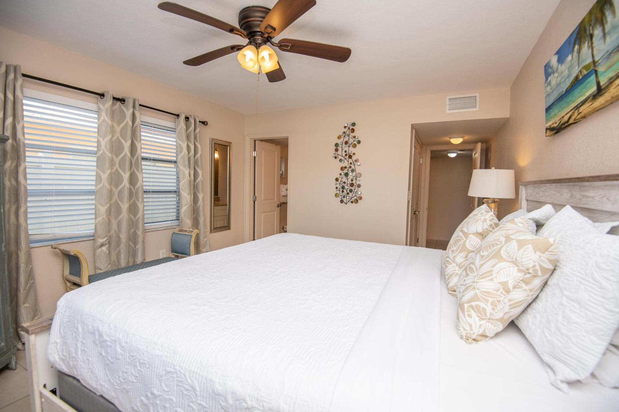 Beach/discount/parking/walkable * St. Pete Beach