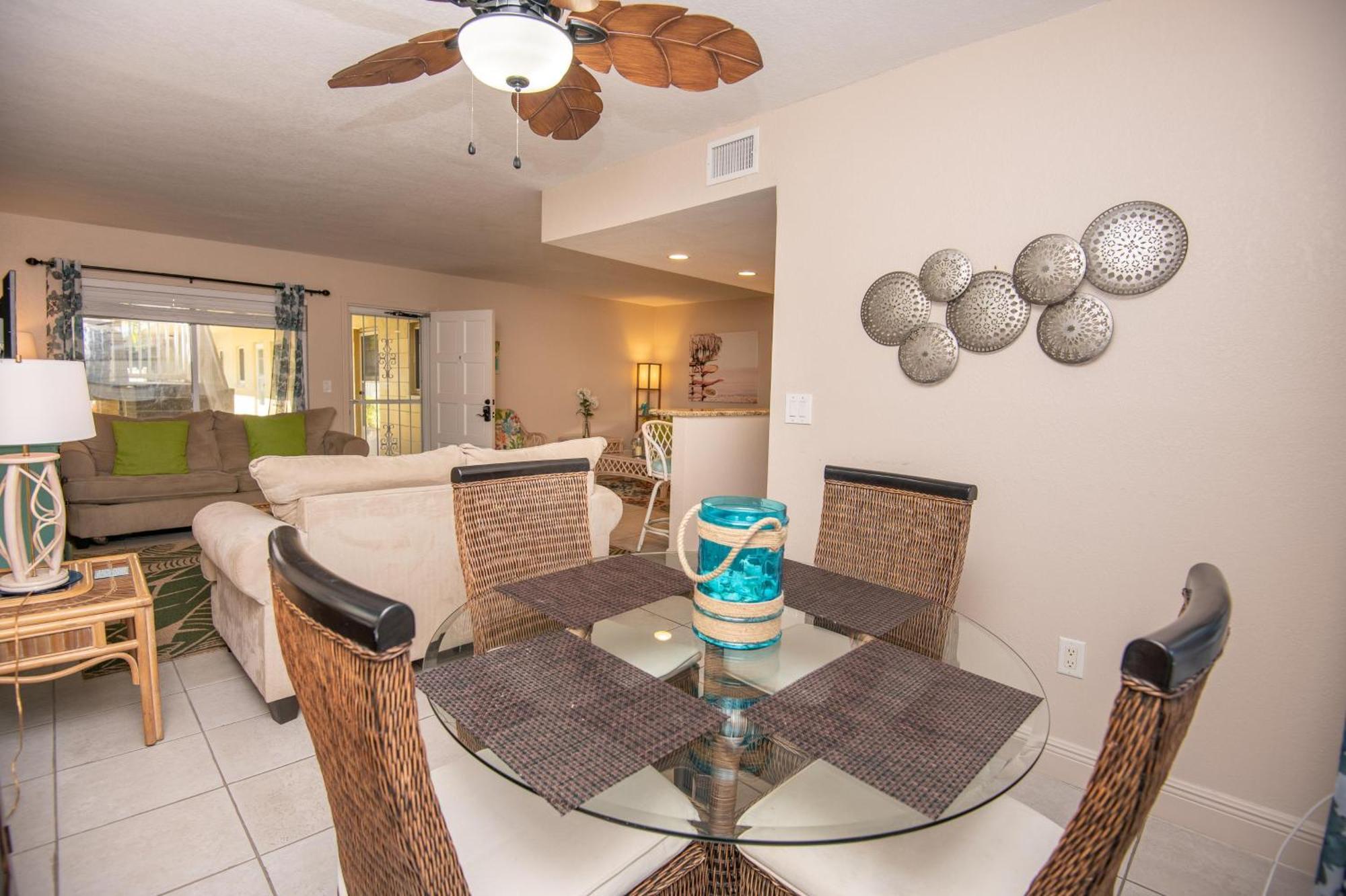 Beach/discount/parking/walkable Holiday home *