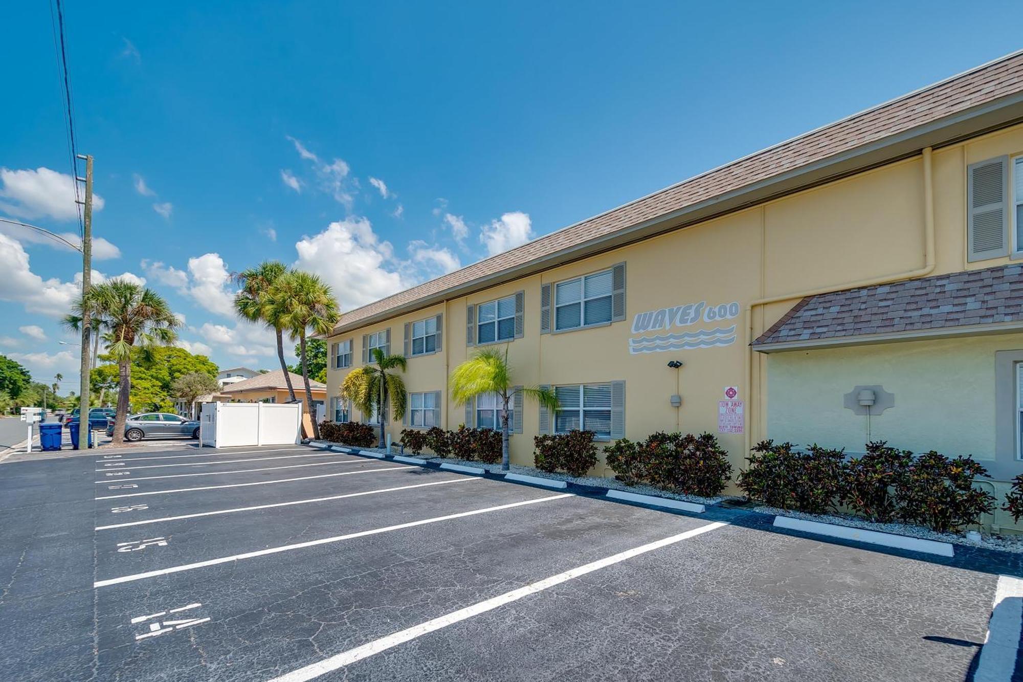 Beach/discount/parking/walkable * St. Pete Beach