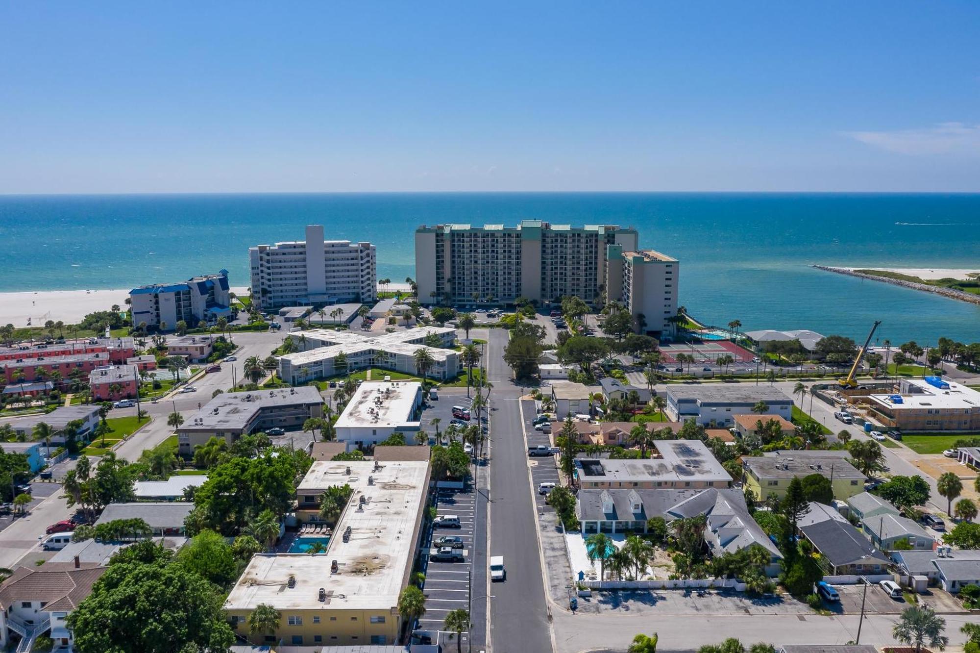 Holiday home Beach/discount/parking/walkable St. Pete Beach