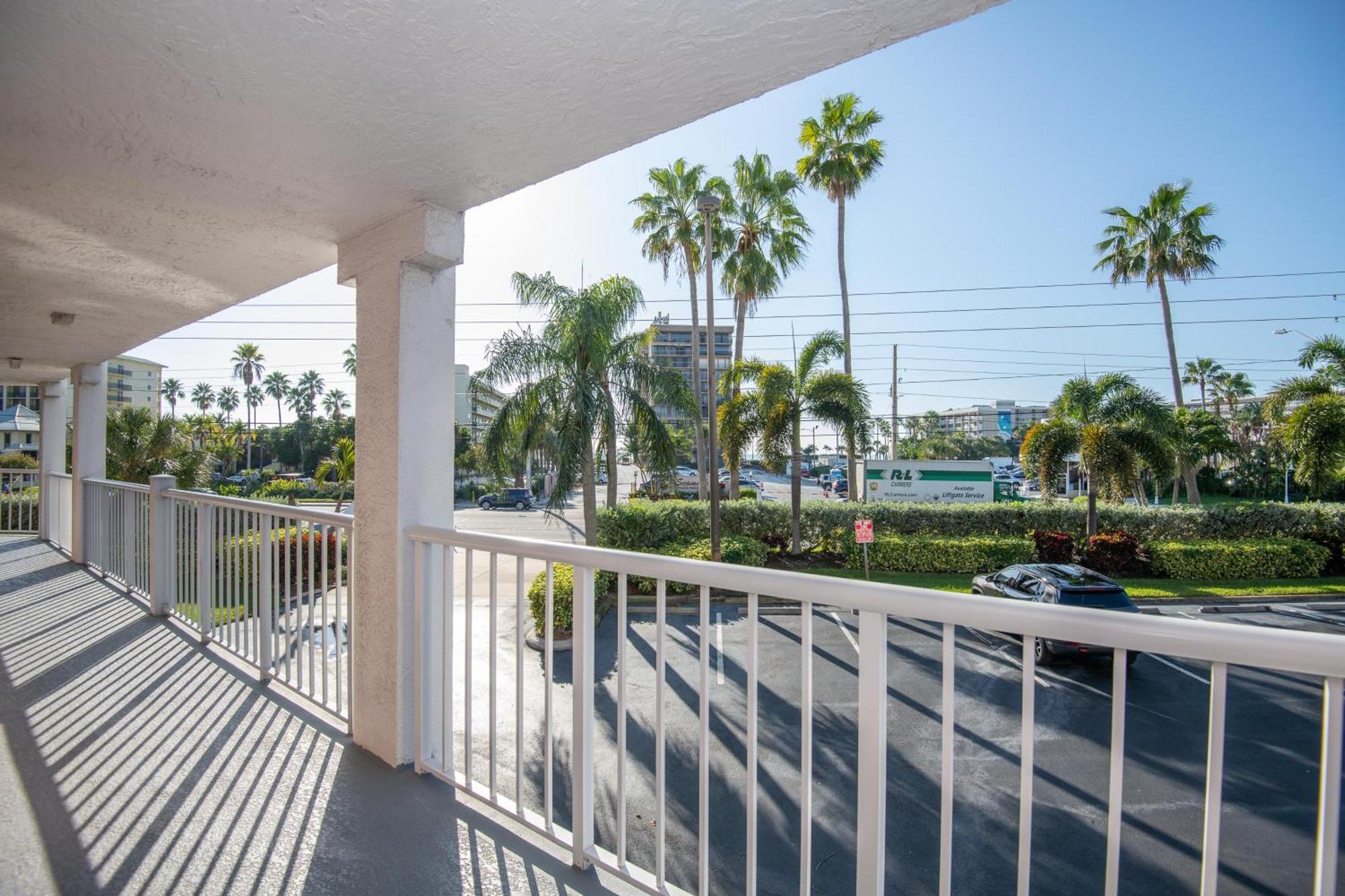 Open - Beach, Free Parking, Amenities, Family Friendly Holiday home St. Pete Beach