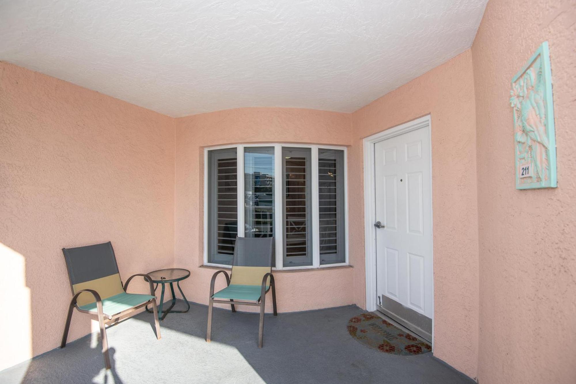 Holiday home Open - Beach, Free Parking, Amenities, Family Friendly St. Pete Beach