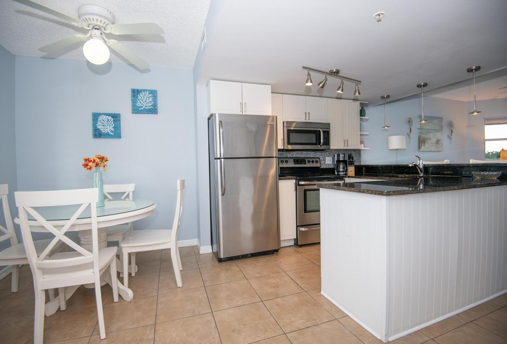 Open - Beach, Free Parking, Amenities, Family Friendly St. Pete Beach