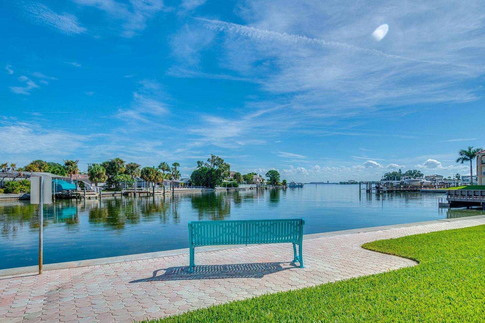 Open - Beach, Free Parking, Amenities, Family Friendly Holiday home St. Pete Beach