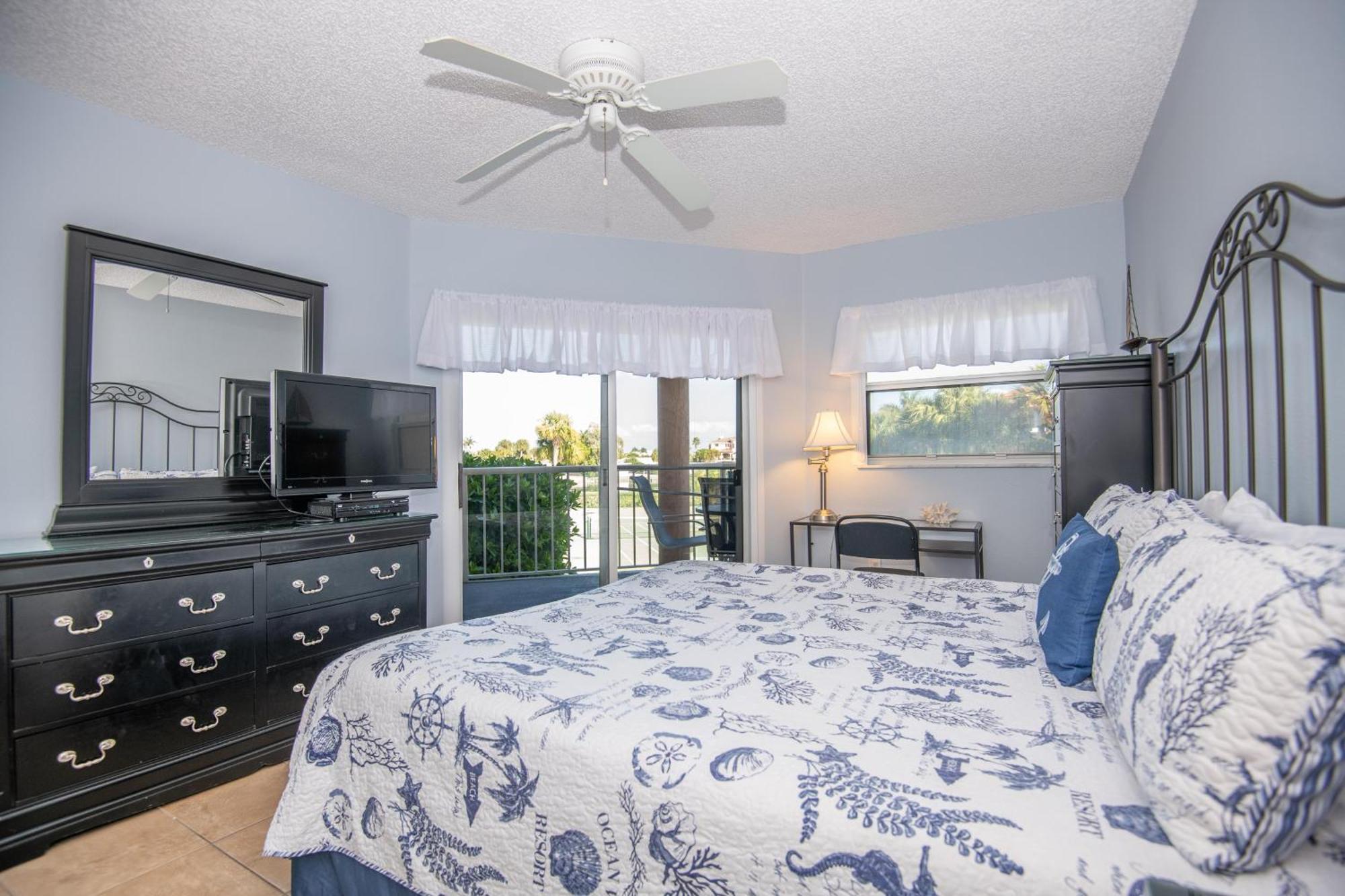 Open - Beach, Free Parking, Amenities, Family Friendly *