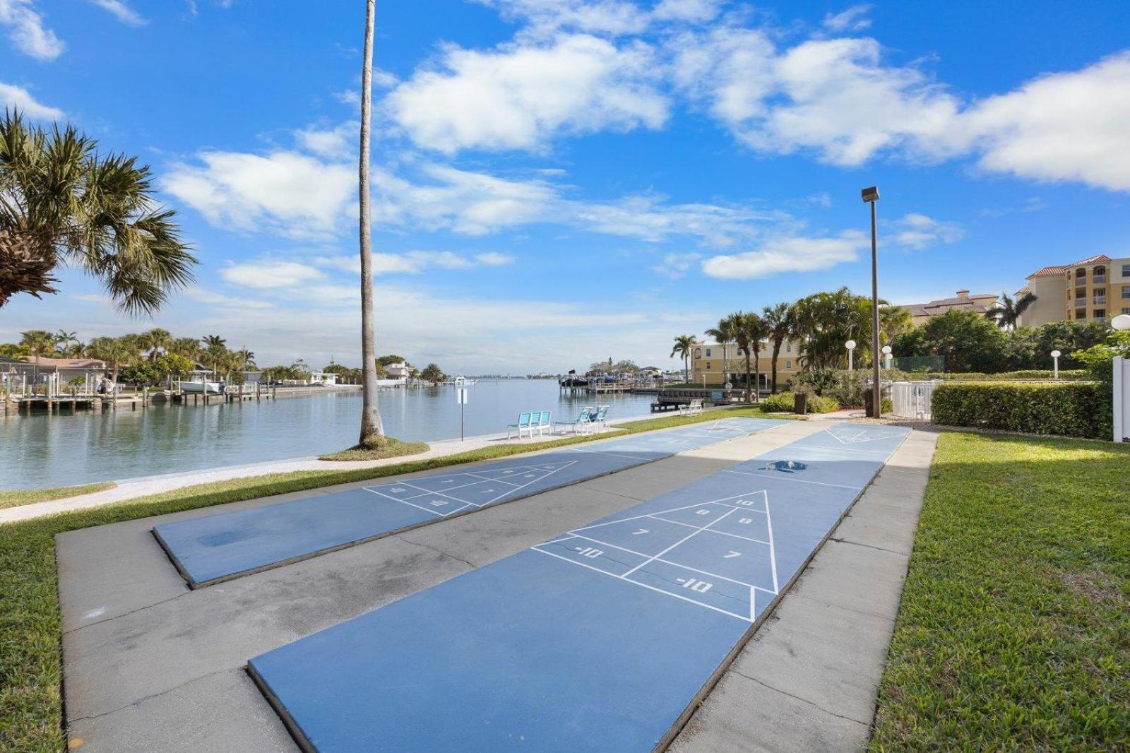 Holiday home Open - New Owner-renovation/location/walk To *