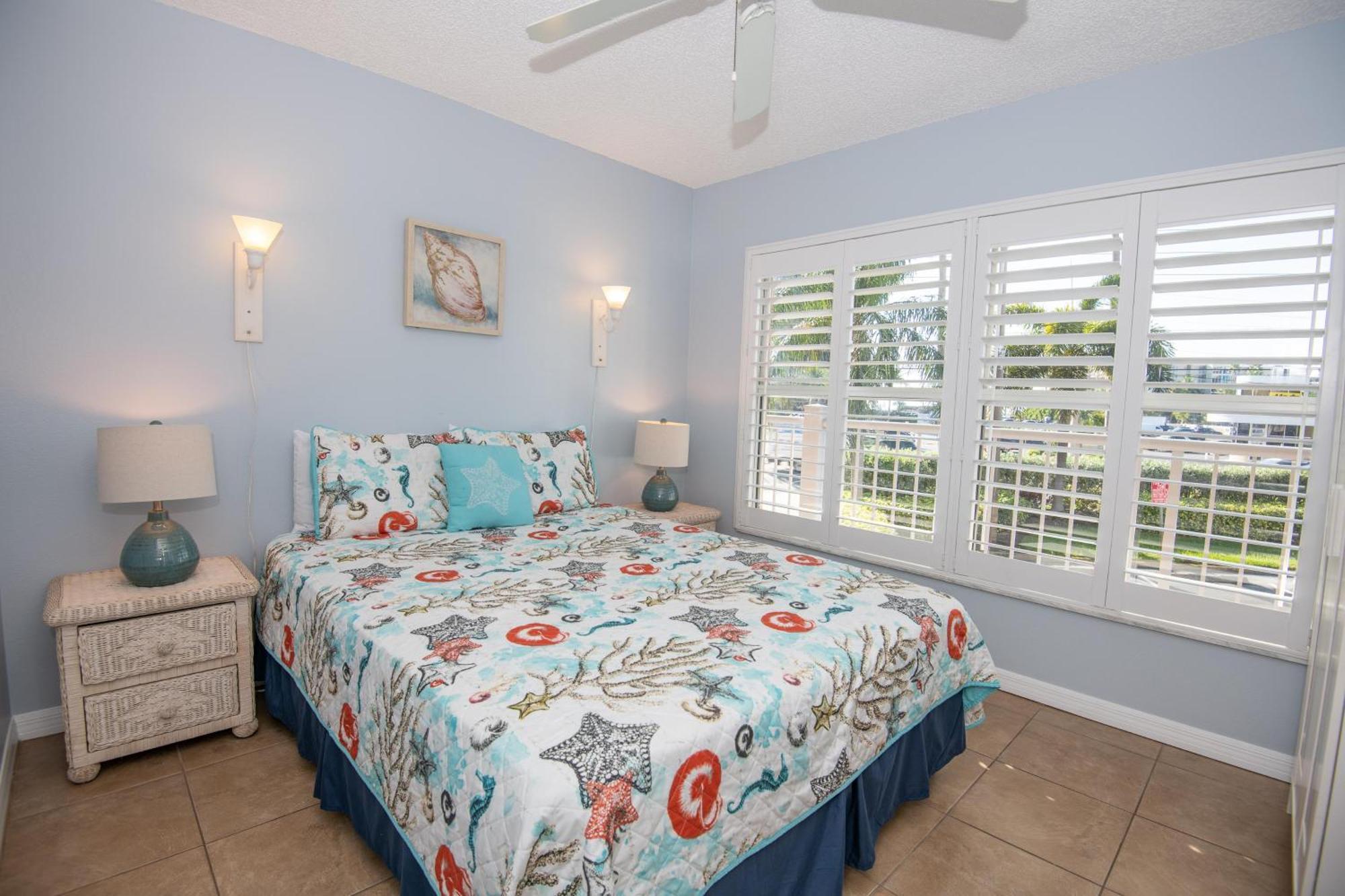 Open - Beach, Free Parking, Amenities, Family Friendly St. Pete Beach