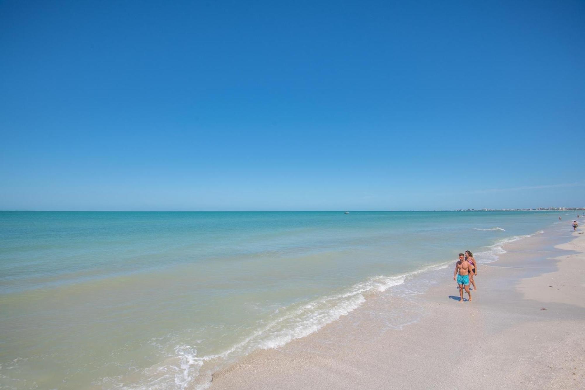 Open - Updated, Beach, Cozy And Comfy, Gated Waterfront Holiday home St. Pete Beach