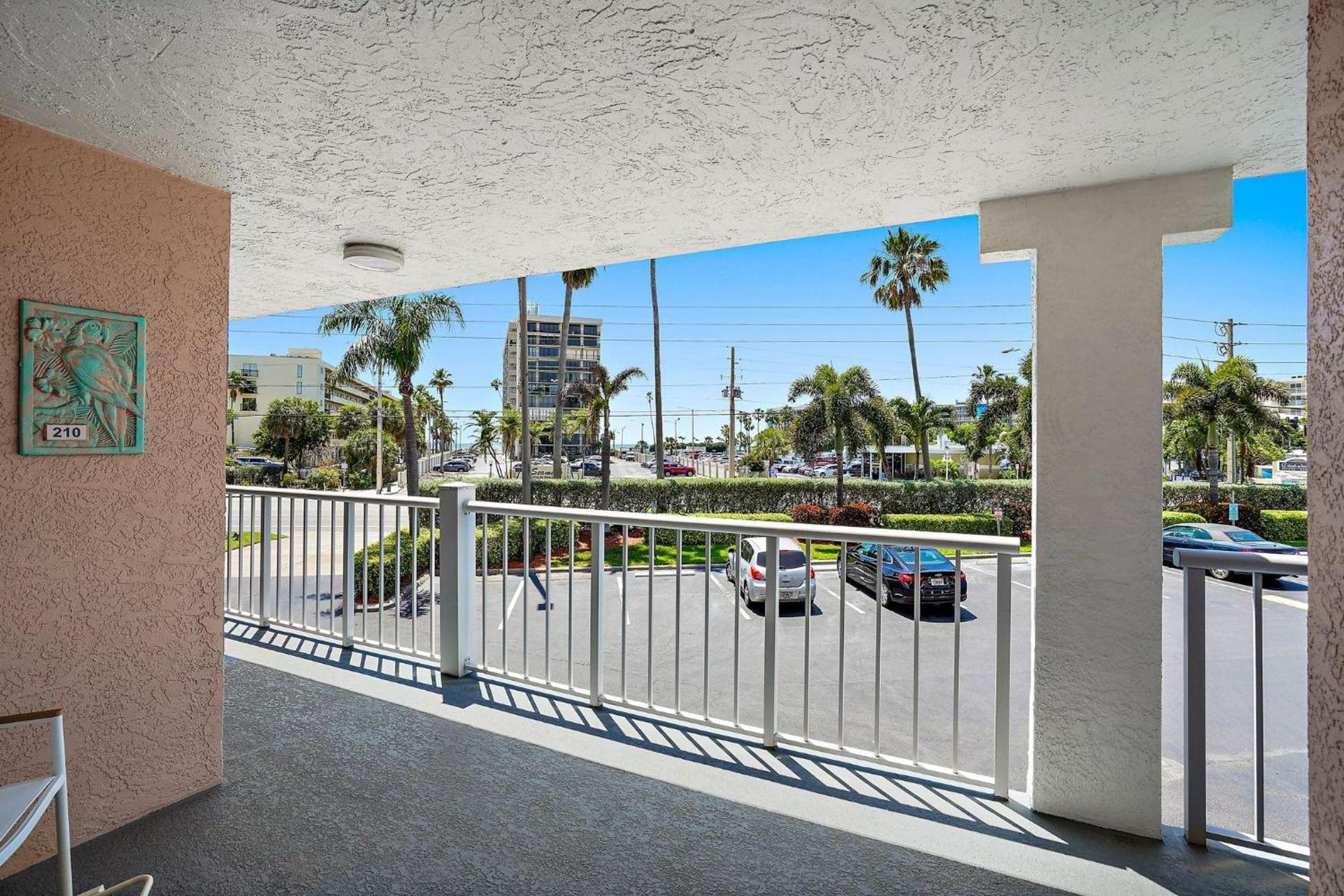 Open - New Owner-renovation/location/walk To Holiday home