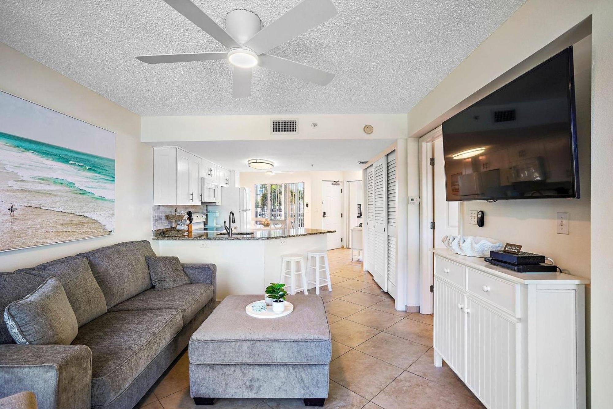 Open - New Owner-renovation/location/walk To Holiday home St. Pete Beach
