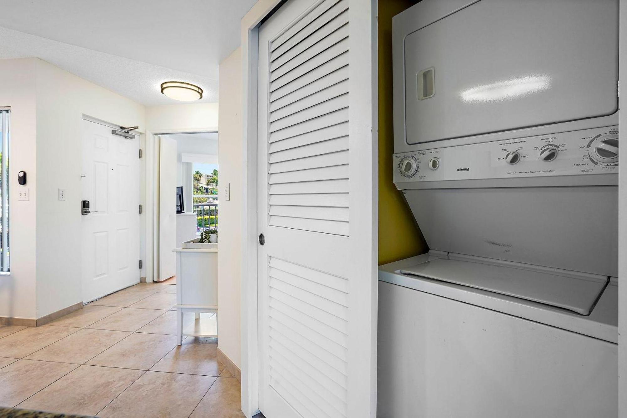 Holiday home Open - New Owner-renovation/location/walk To