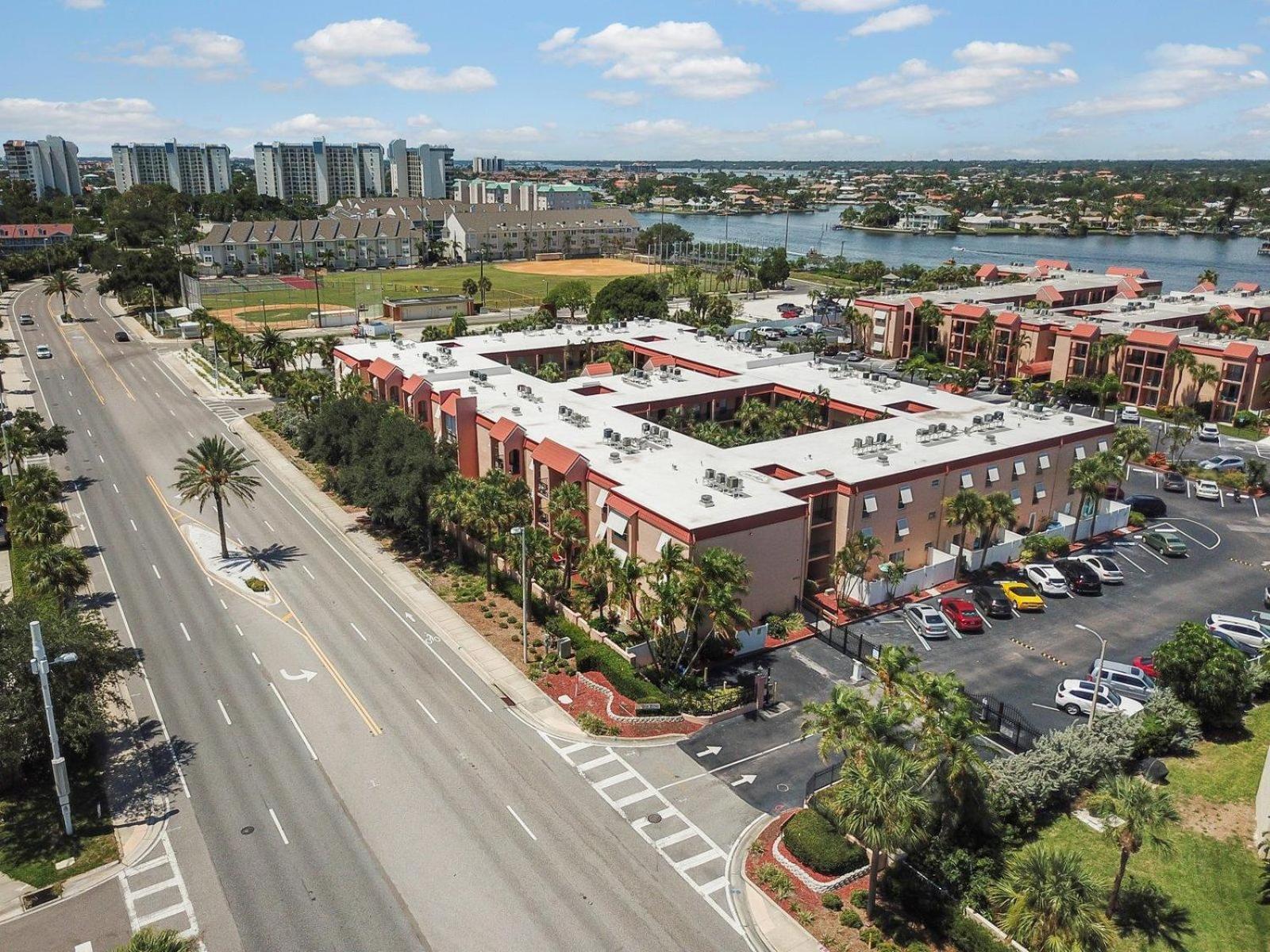 Holiday home Open - Updated, Beach, Cozy And Comfy, Gated Waterfront St. Pete Beach