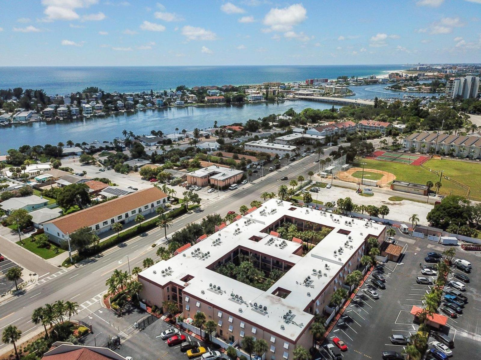 Open - Updated, Beach, Cozy And Comfy, Gated Waterfront Holiday home