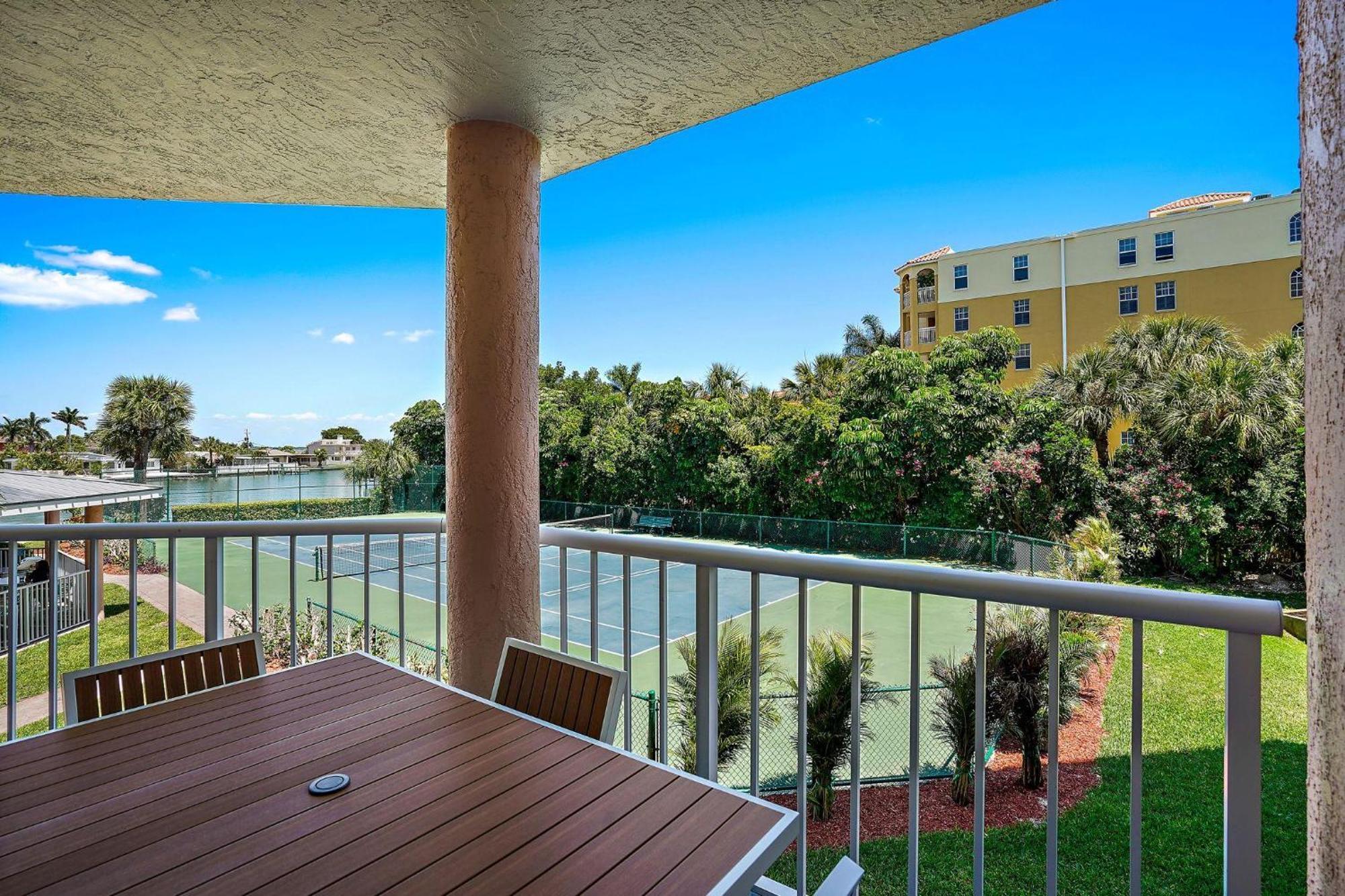 Open - New Owner-renovation/location/walk To Holiday home *