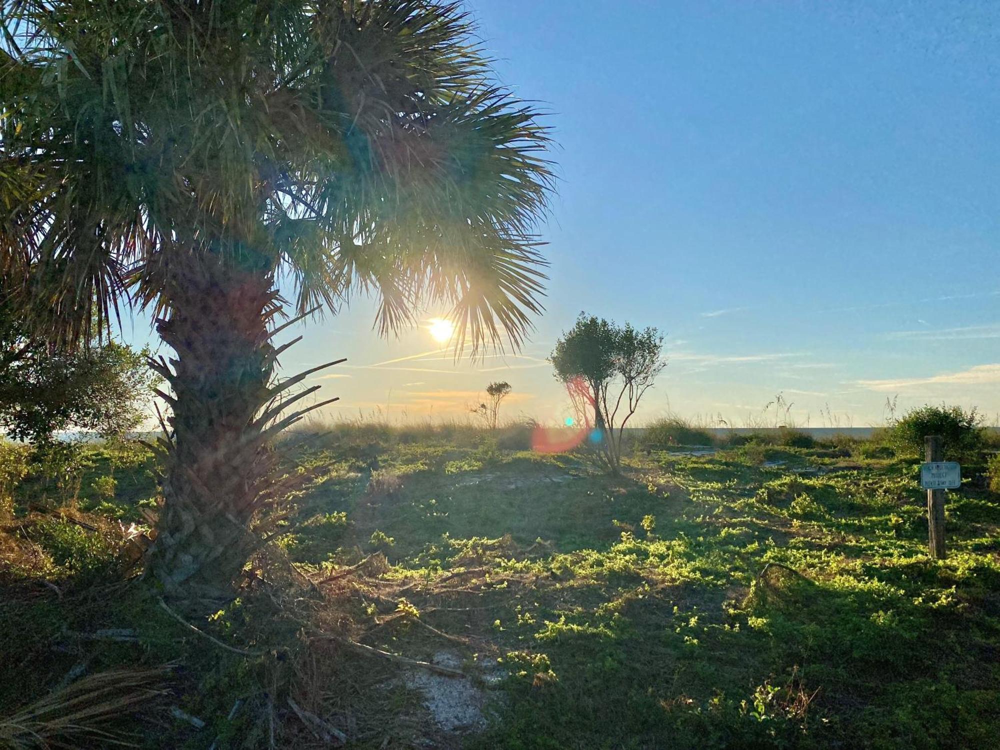 Holiday home Open - Updated, Beach, Cozy And Comfy, Gated Waterfront *