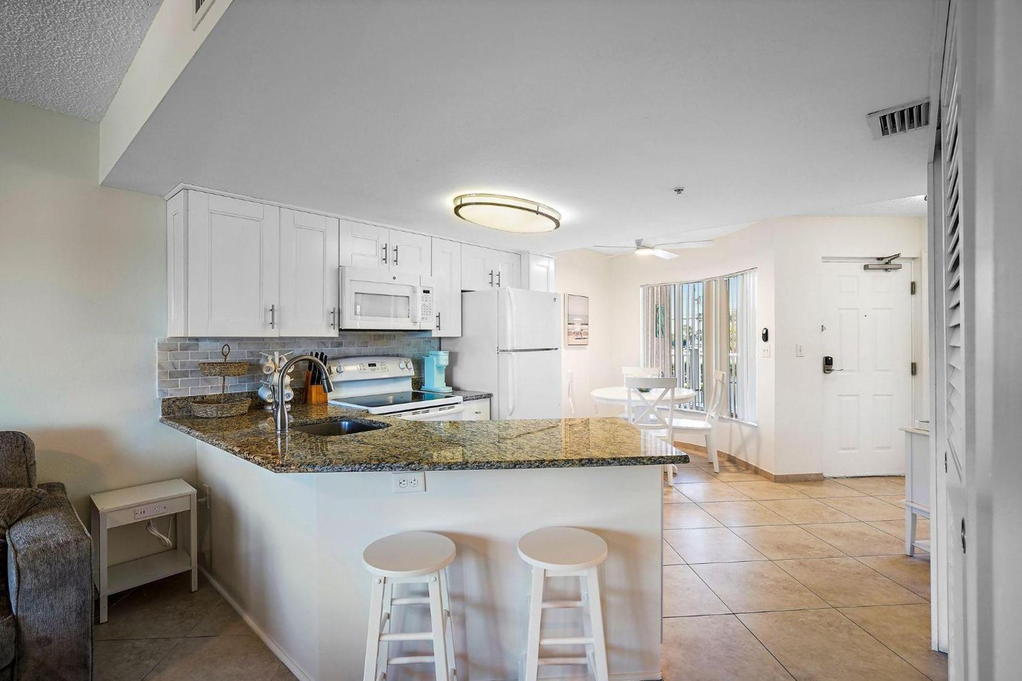 Holiday home Open - New Owner-renovation/location/walk To St. Pete Beach