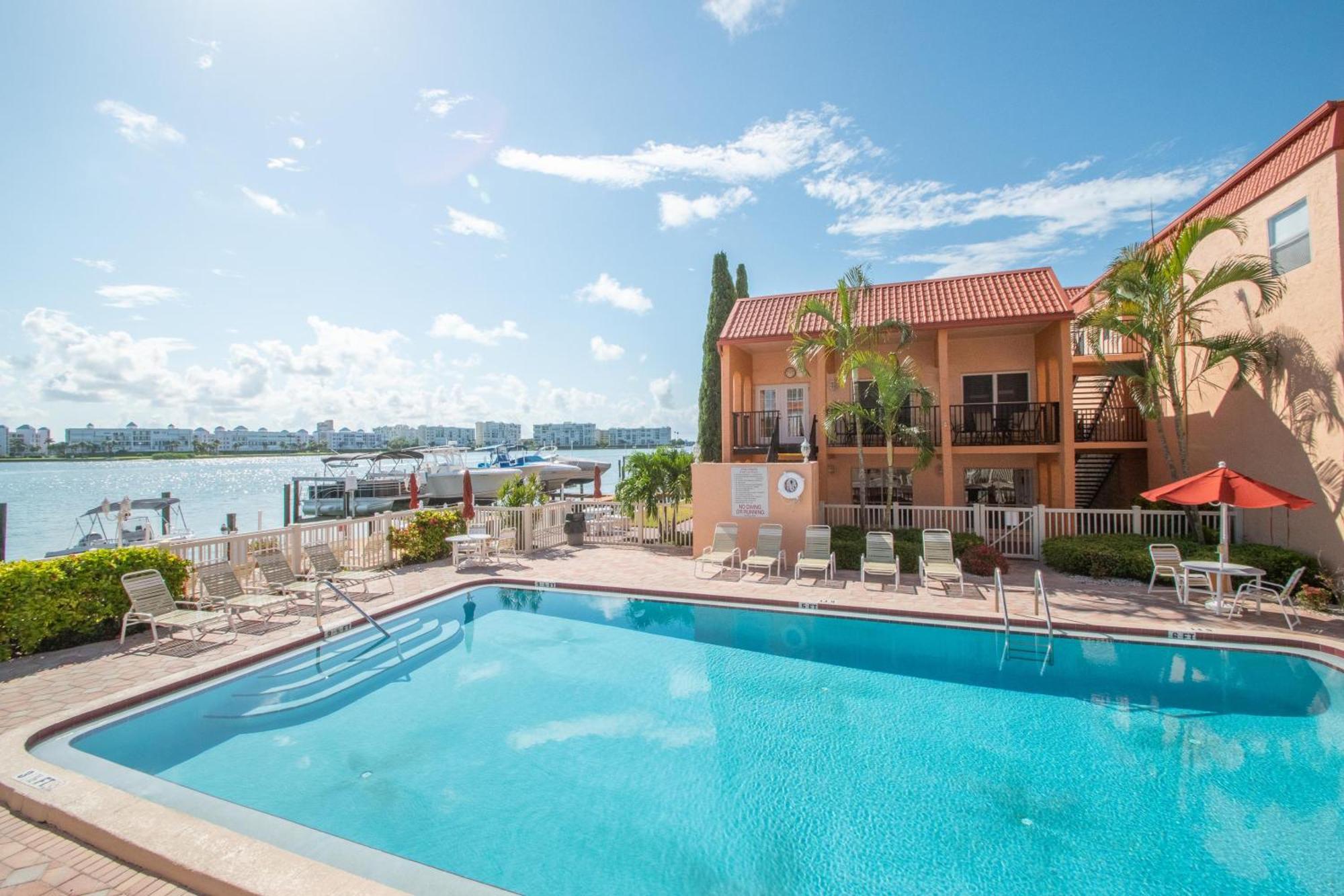 Open - Updated, Beach, Cozy And Comfy, Gated Waterfront