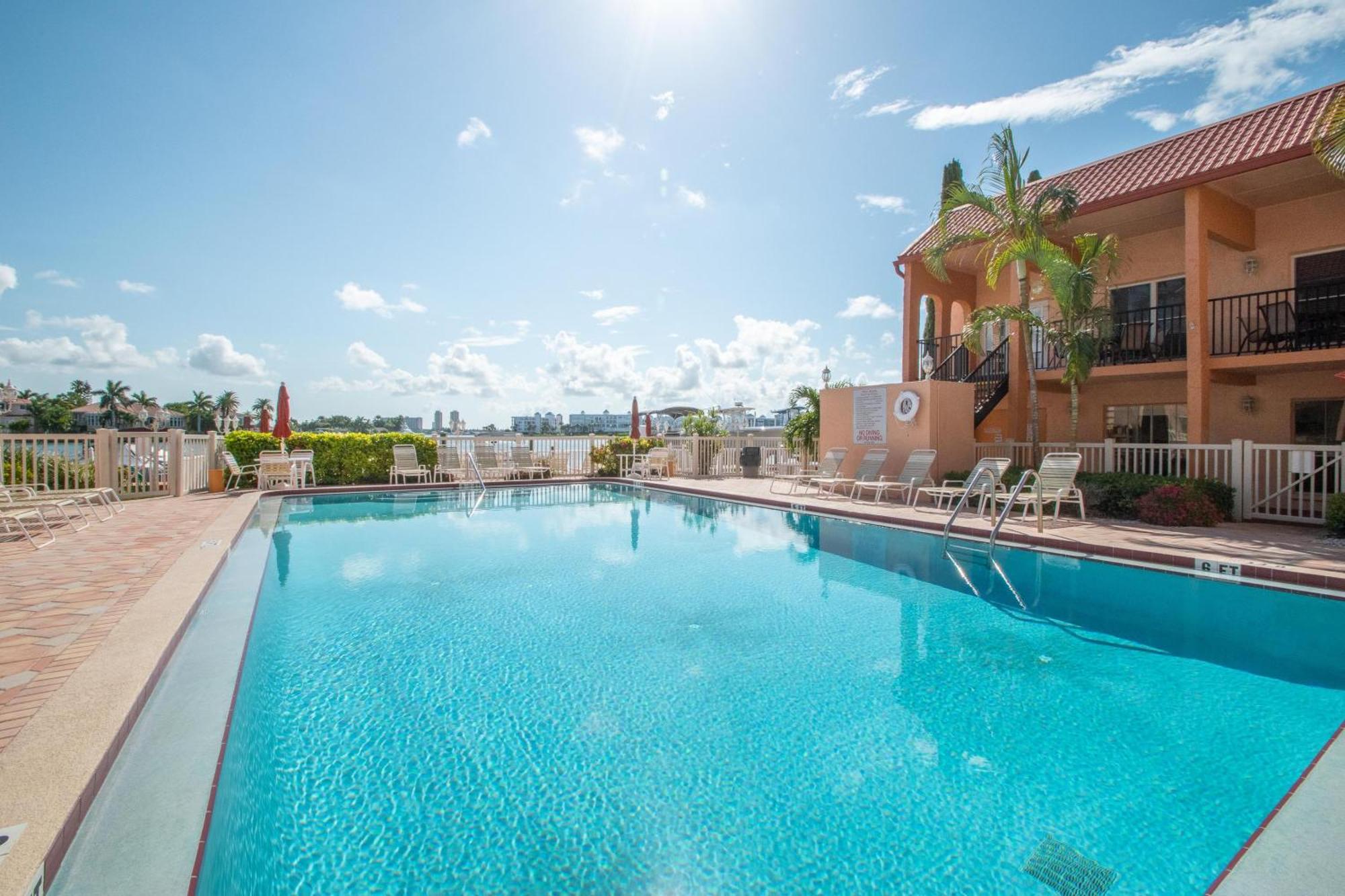 Holiday home Open - Updated, Beach, Cozy And Comfy, Gated Waterfront