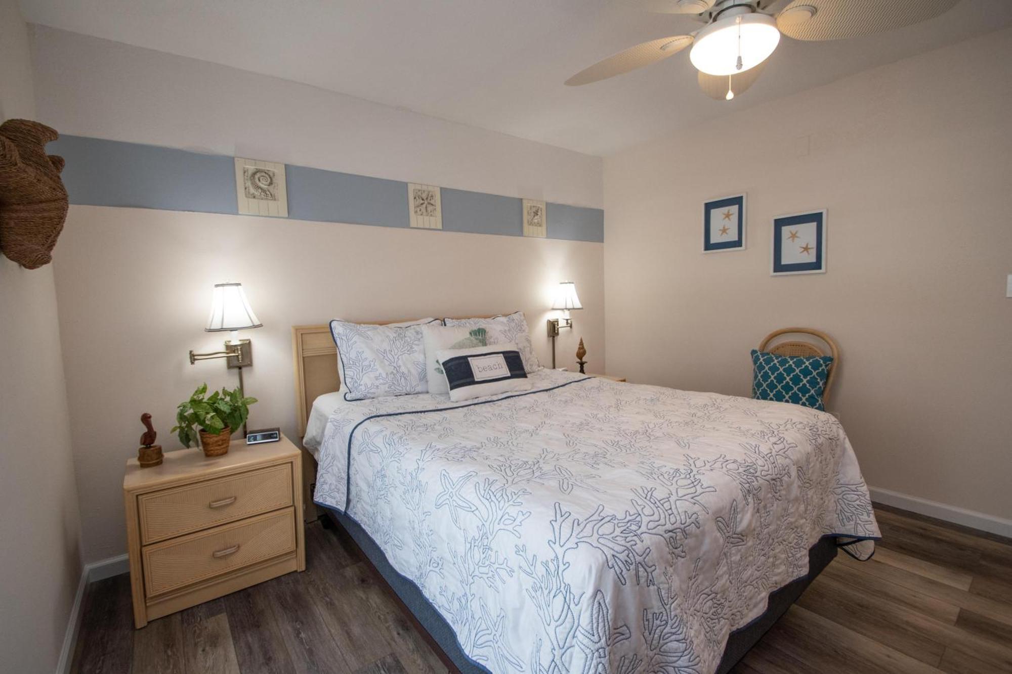 Holiday home Open - Updated, Beach, Cozy And Comfy, Gated Waterfront *
