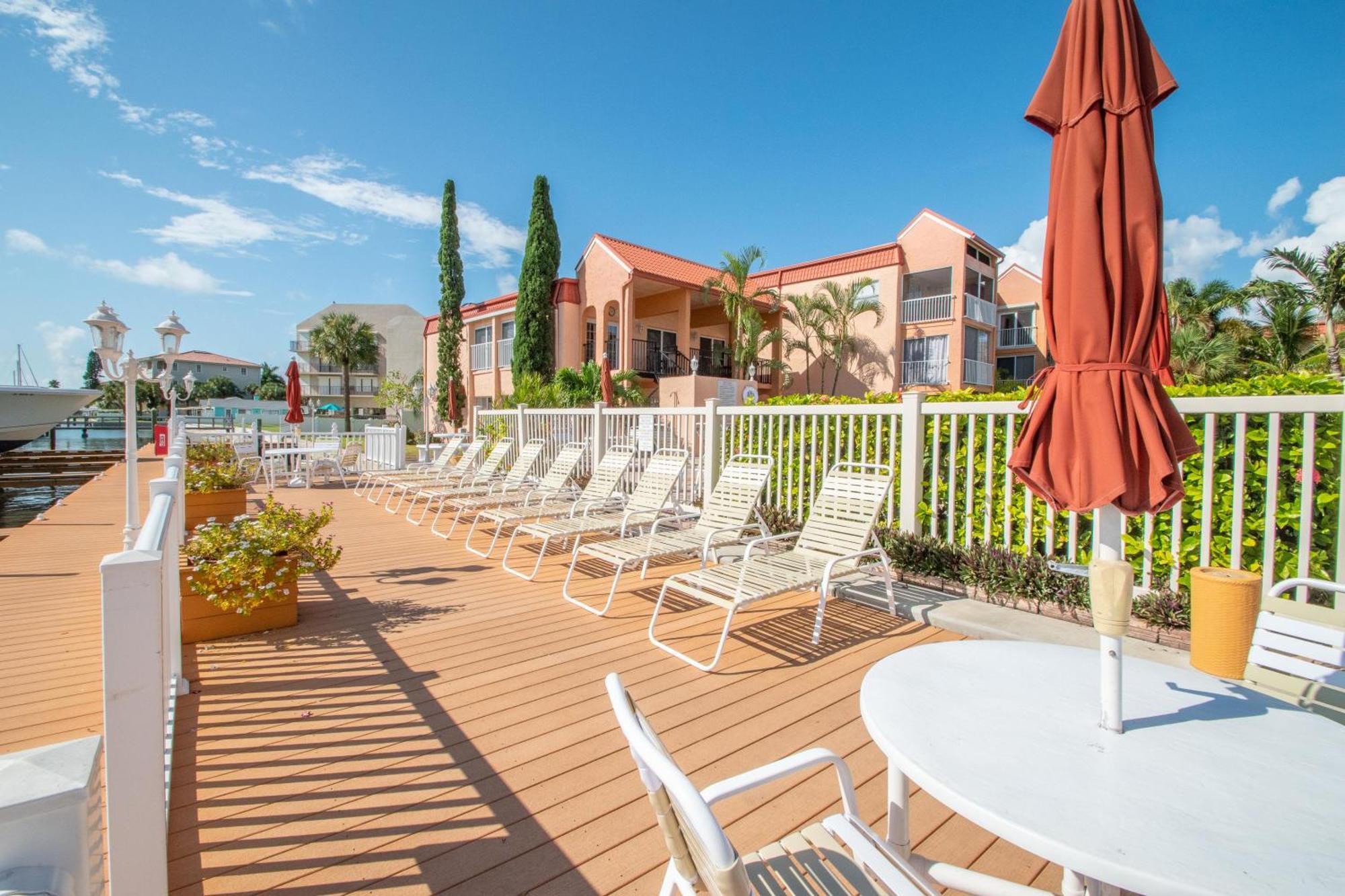 Open - Updated, Beach, Cozy And Comfy, Gated Waterfront *