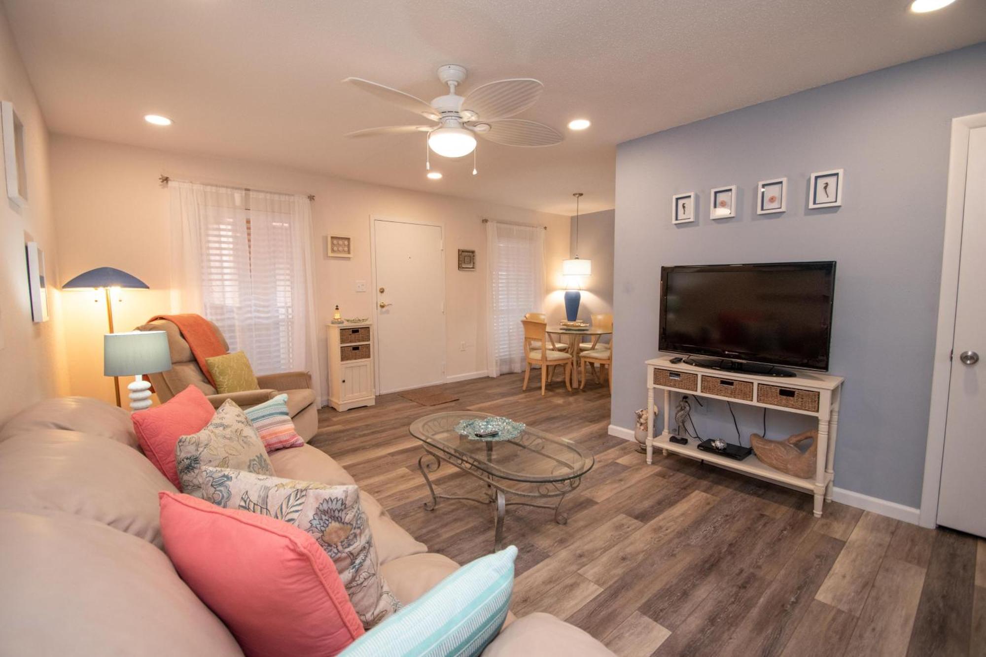 Open - Updated, Beach, Cozy And Comfy, Gated Waterfront * St. Pete Beach
