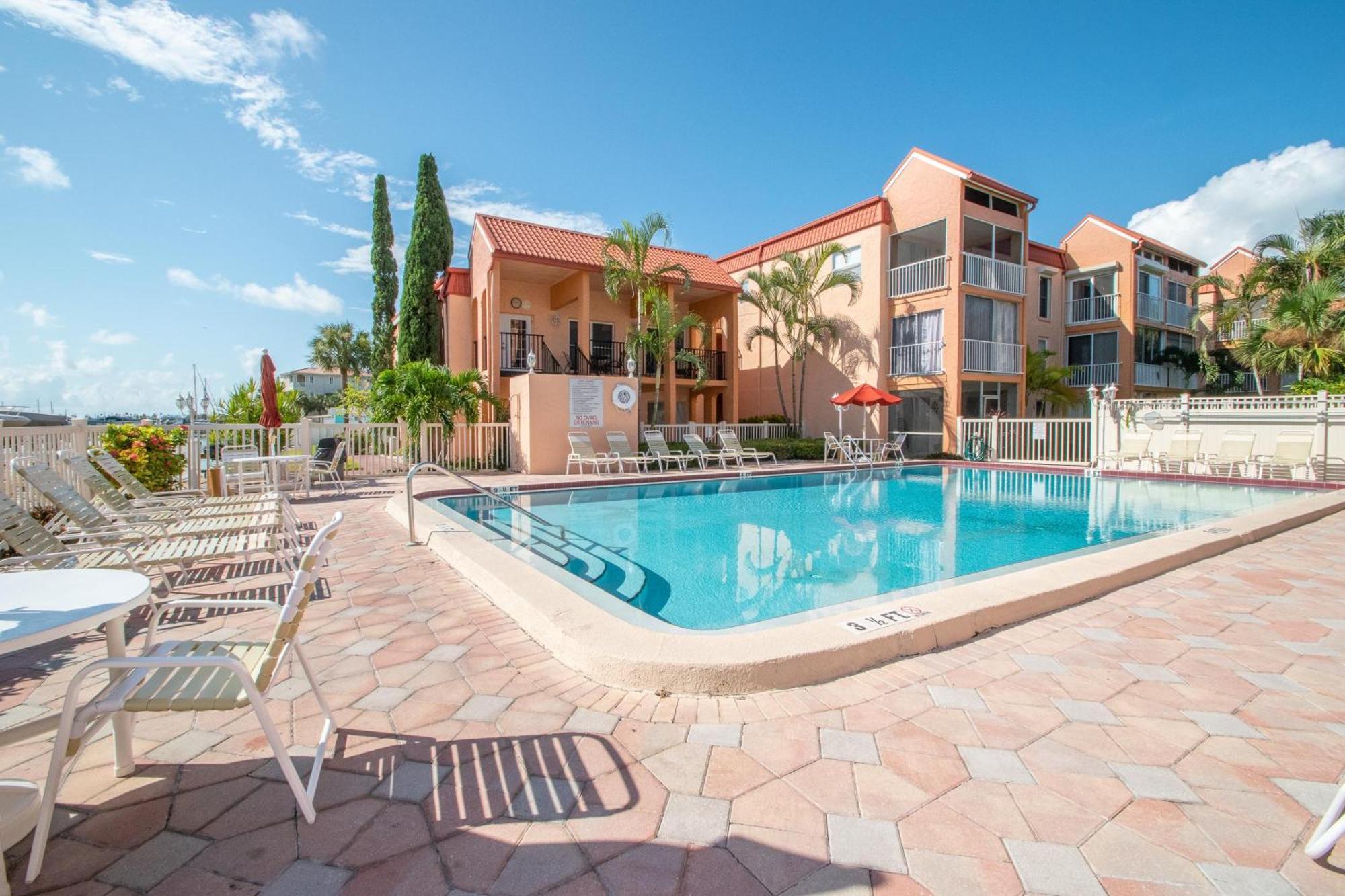 Holiday home Open - Updated, Beach, Cozy And Comfy, Gated Waterfront