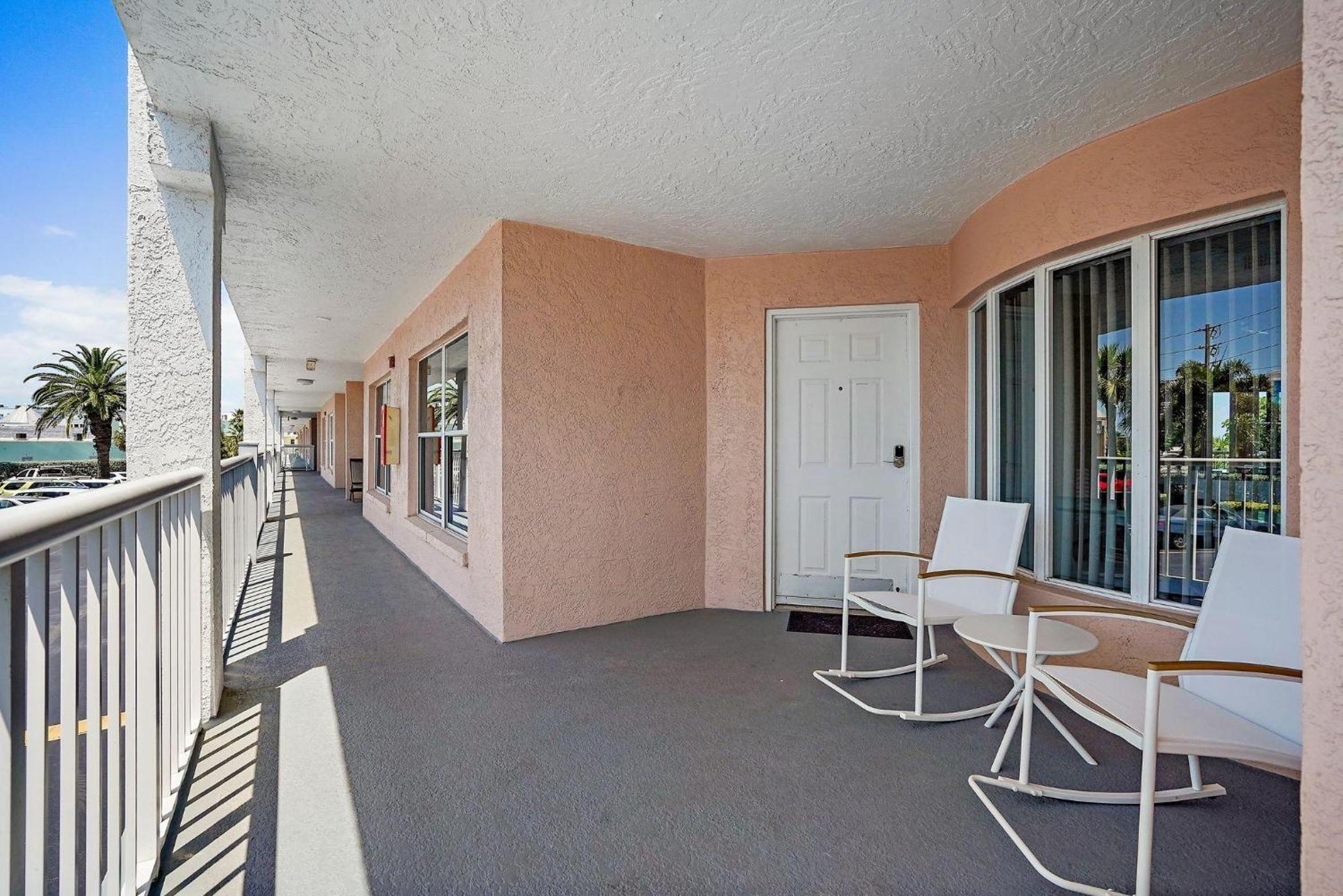 Open - New Owner-renovation/location/walk To Holiday home St. Pete Beach