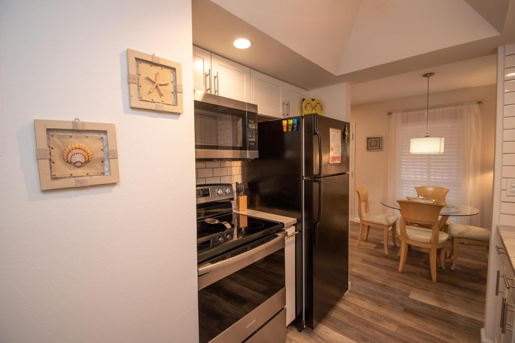 Open - Updated, Beach, Cozy And Comfy, Gated Waterfront Holiday home