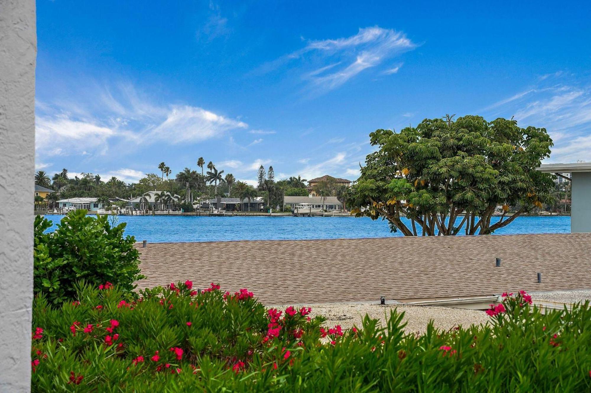 Holiday home Open - Waterfront - Pool/walk To Beach/dining/shops