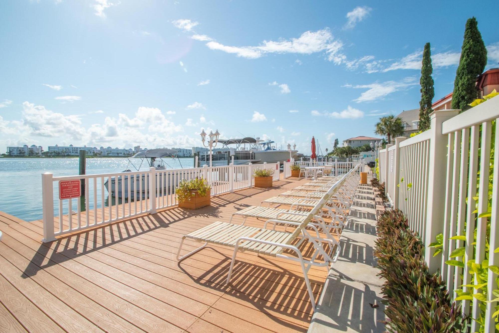 Holiday home Open - Updated, Beach, Cozy And Comfy, Gated Waterfront St. Pete Beach