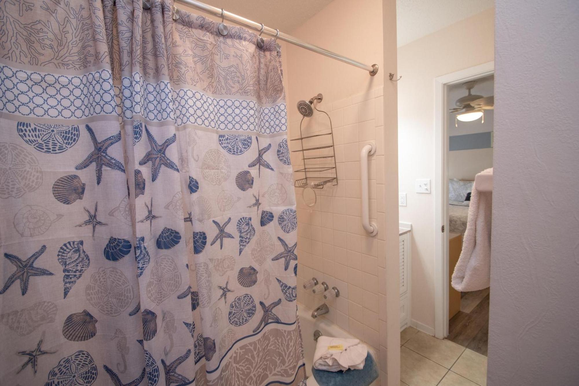 Open - Updated, Beach, Cozy And Comfy, Gated Waterfront Holiday home *