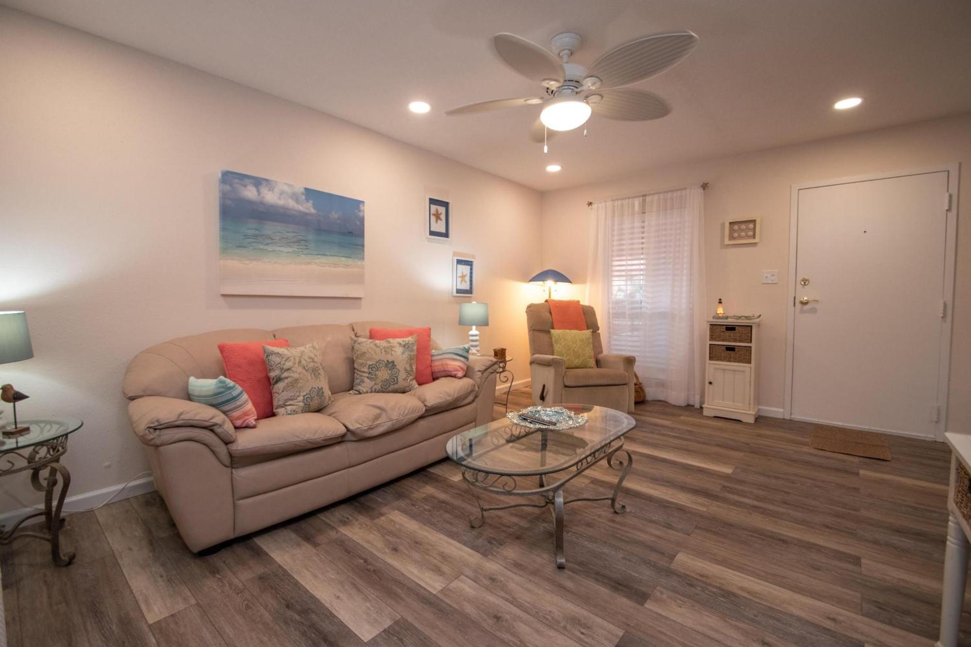 Open - Updated, Beach, Cozy And Comfy, Gated Waterfront Holiday home St. Pete Beach