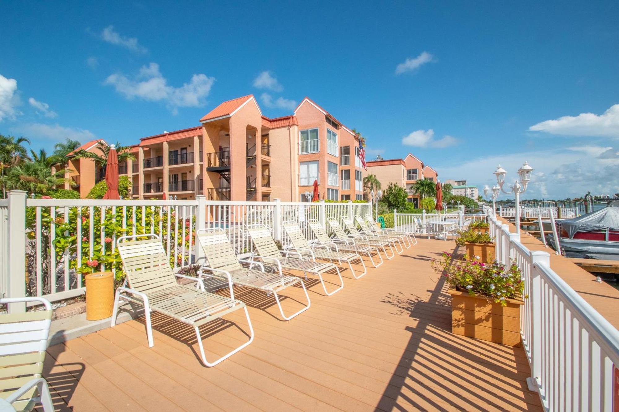 Open - Updated, Beach, Cozy And Comfy, Gated Waterfront * St. Pete Beach