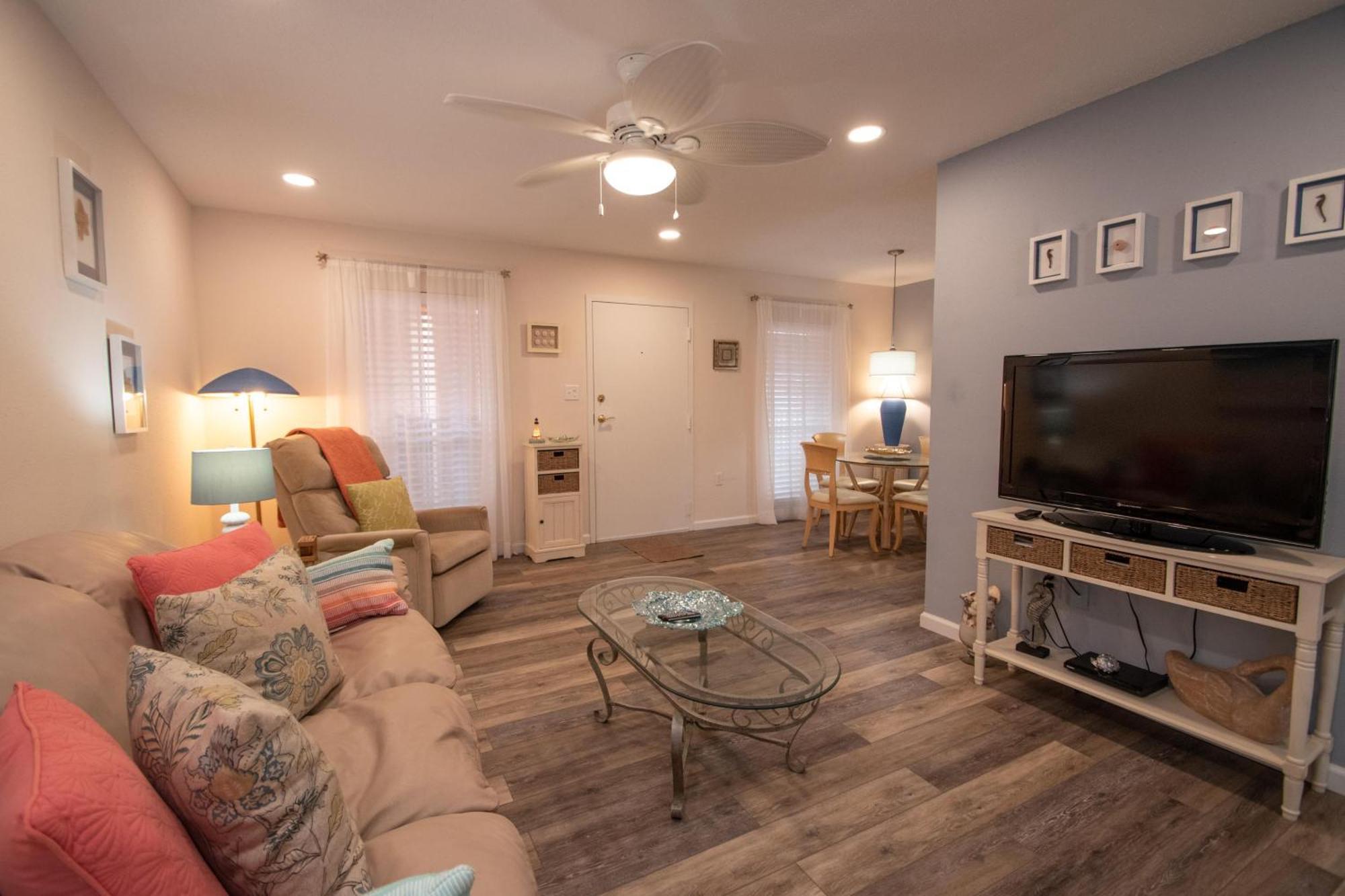 Open - Updated, Beach, Cozy And Comfy, Gated Waterfront *