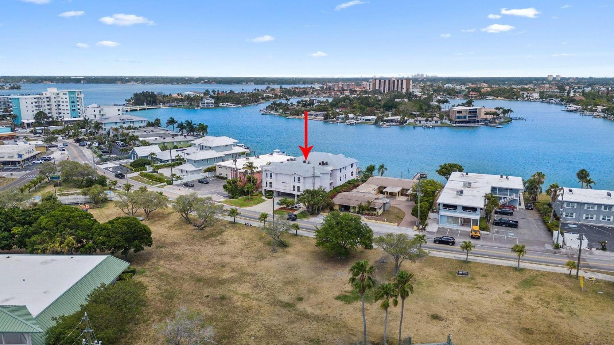 Holiday home Open - Waterfront - Pool/walk To Beach/dining/shops
