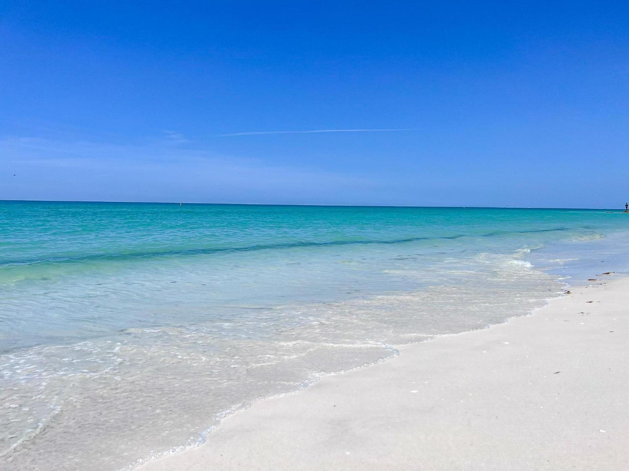 Open - Waterfront - Pool/walk To Beach/dining/shops * St. Pete Beach