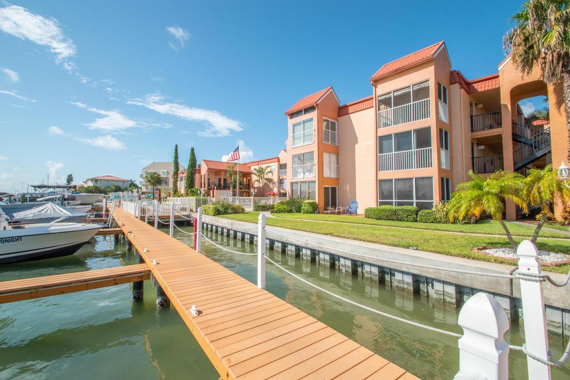 Open - Updated, Beach, Cozy And Comfy, Gated Waterfront Holiday home St. Pete Beach
