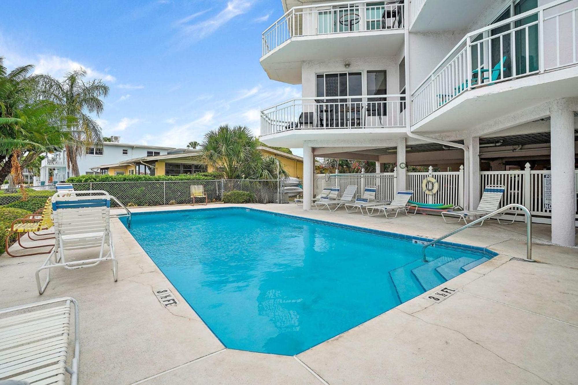 Open - Waterfront - Pool/walk To Beach/dining/shops St. Pete Beach