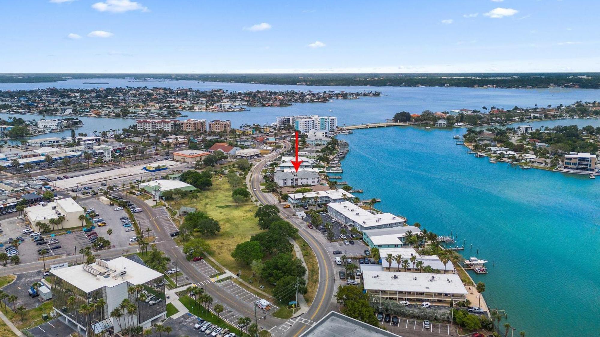 Holiday home Open - Waterfront - Pool/walk To Beach/dining/shops *