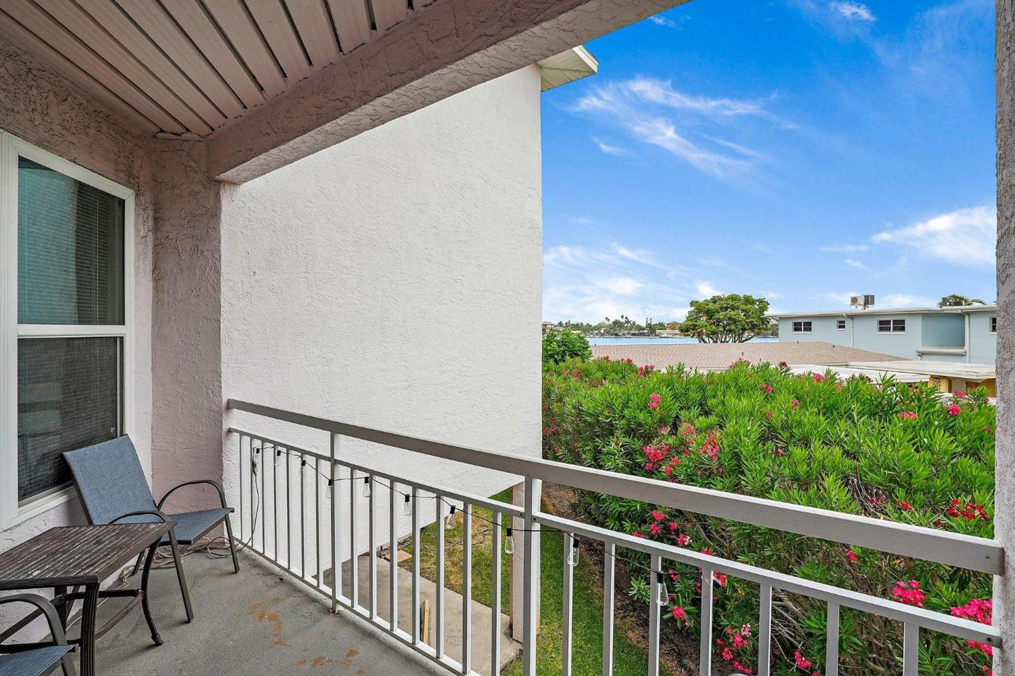 Open - Waterfront - Pool/walk To Beach/dining/shops Holiday home