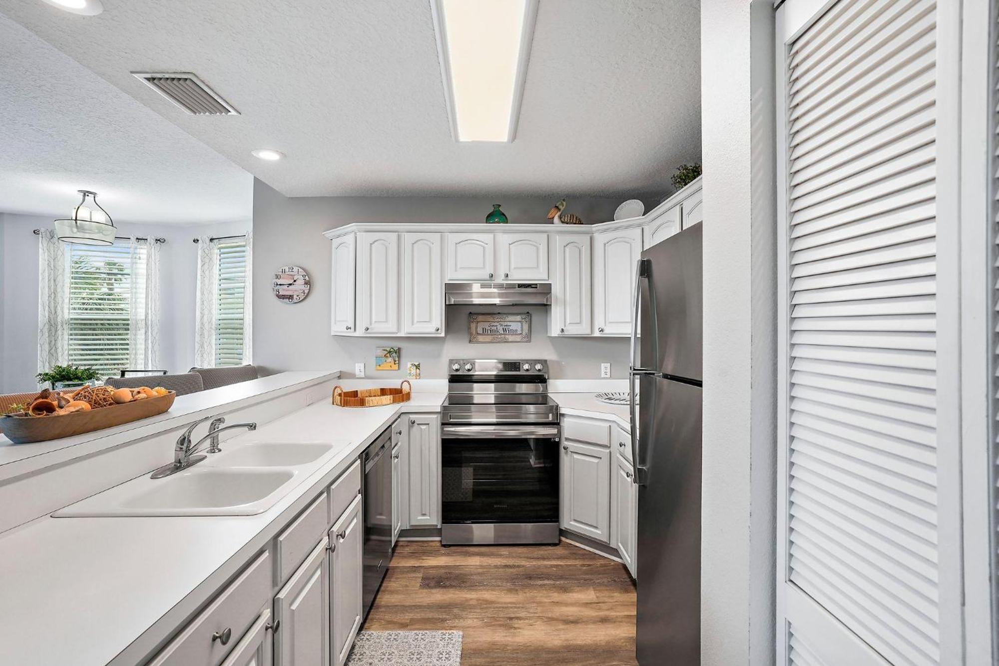Open - Waterfront - Pool/walk To Beach/dining/shops St. Pete Beach