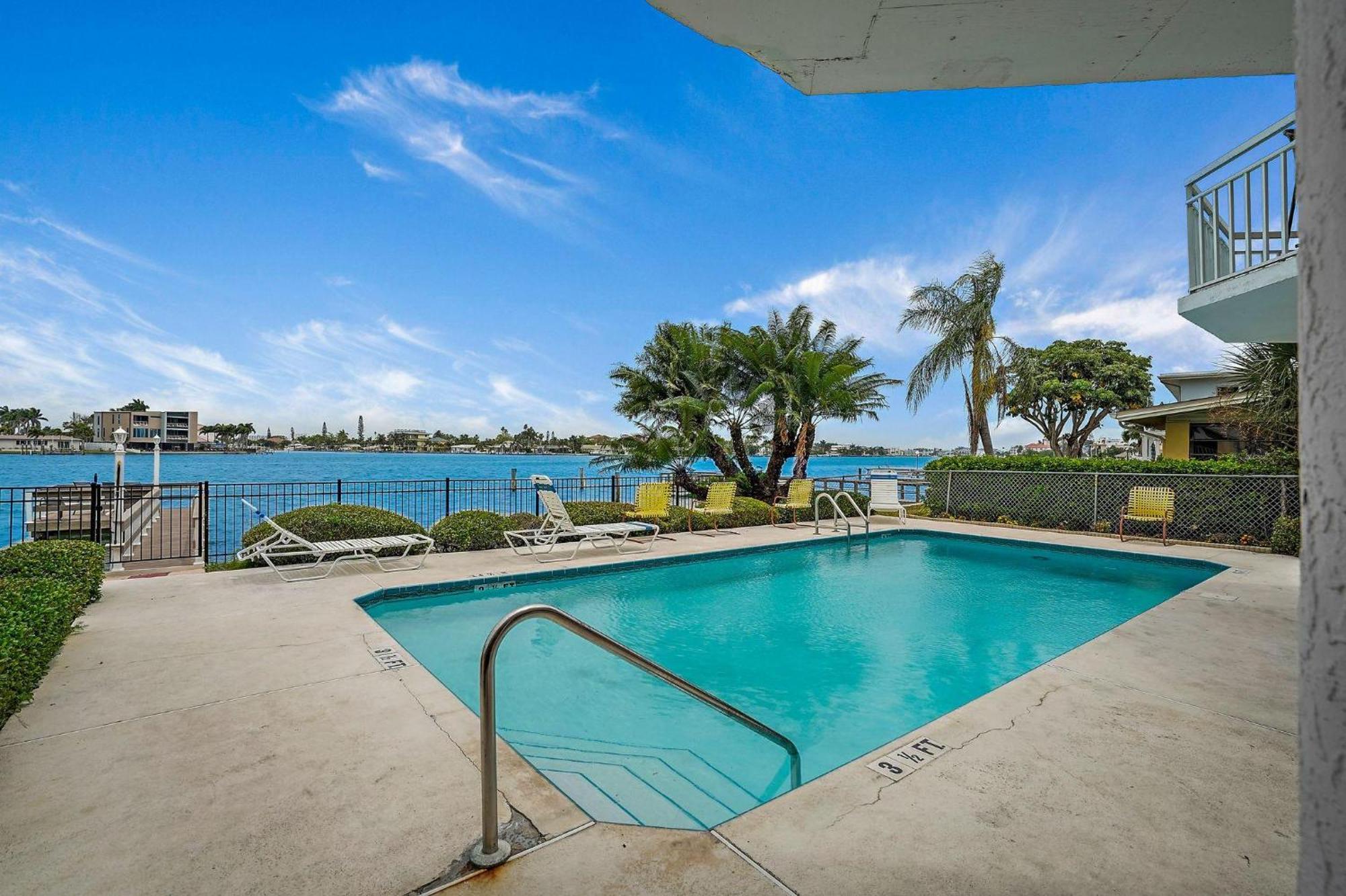 Open - Waterfront - Pool/walk To Beach/dining/shops Holiday home St. Pete Beach