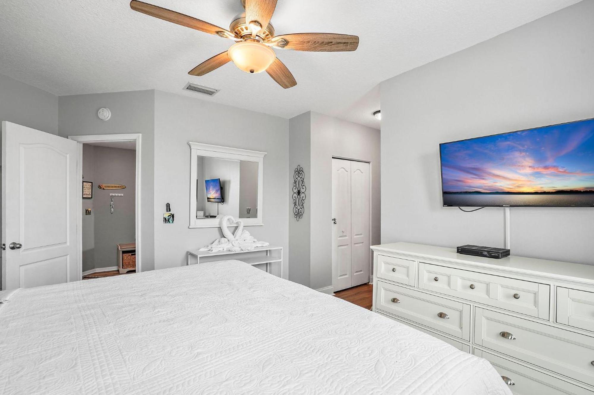 Open - Waterfront - Pool/walk To Beach/dining/shops