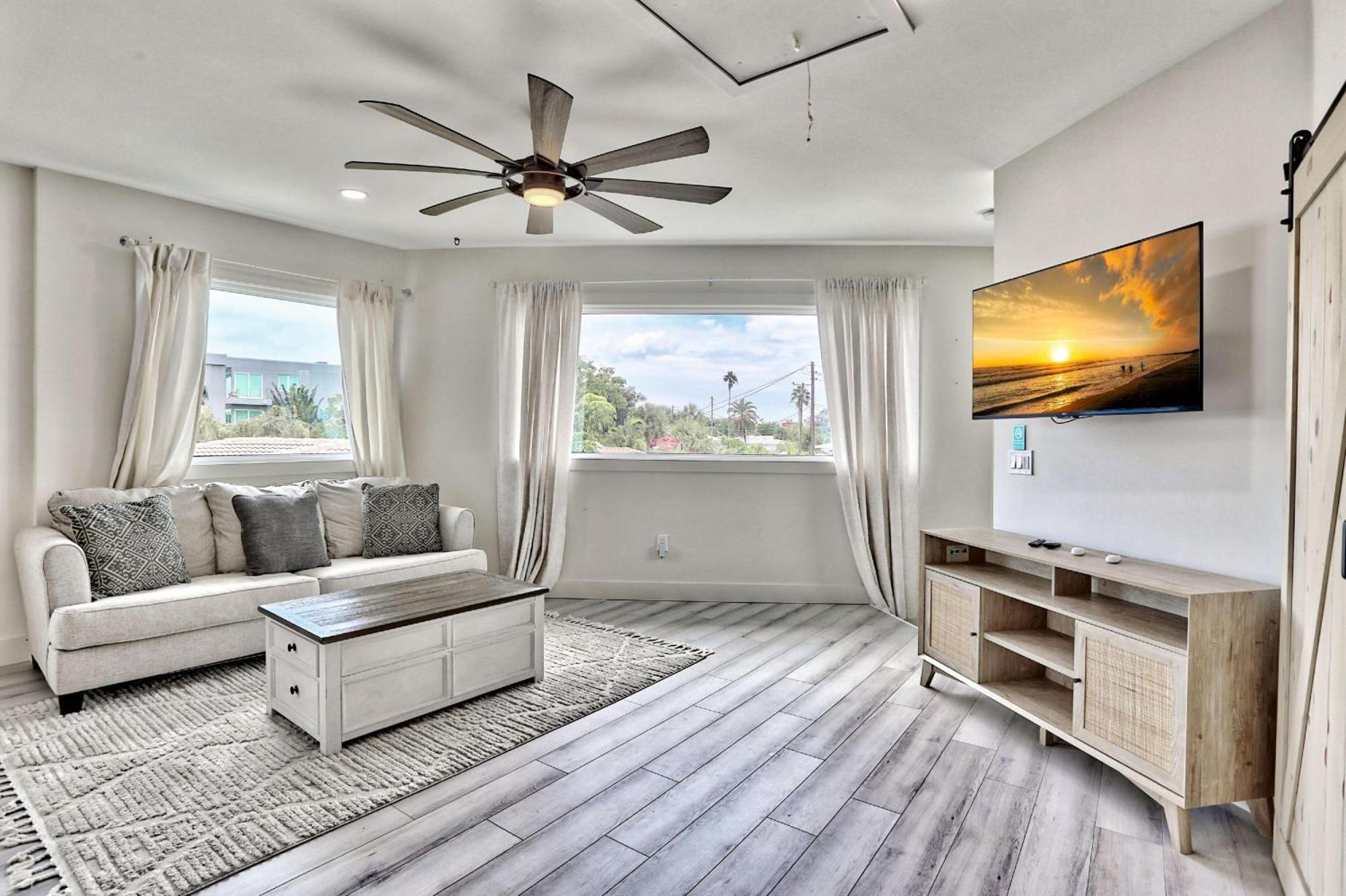 At Bahia Shores-whole Holiday home *