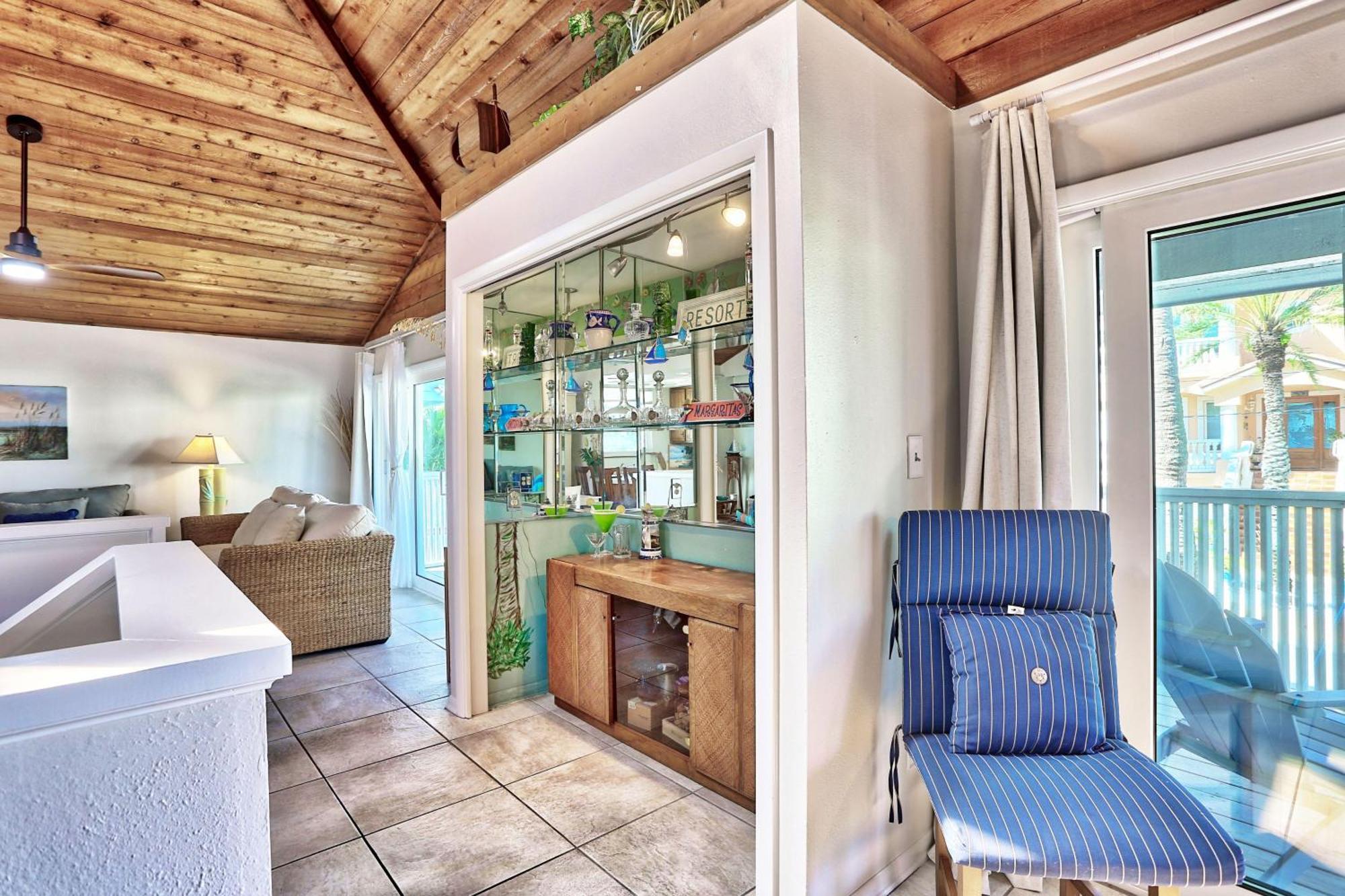 Bearadise Log Cabin Holiday home St. Pete Beach