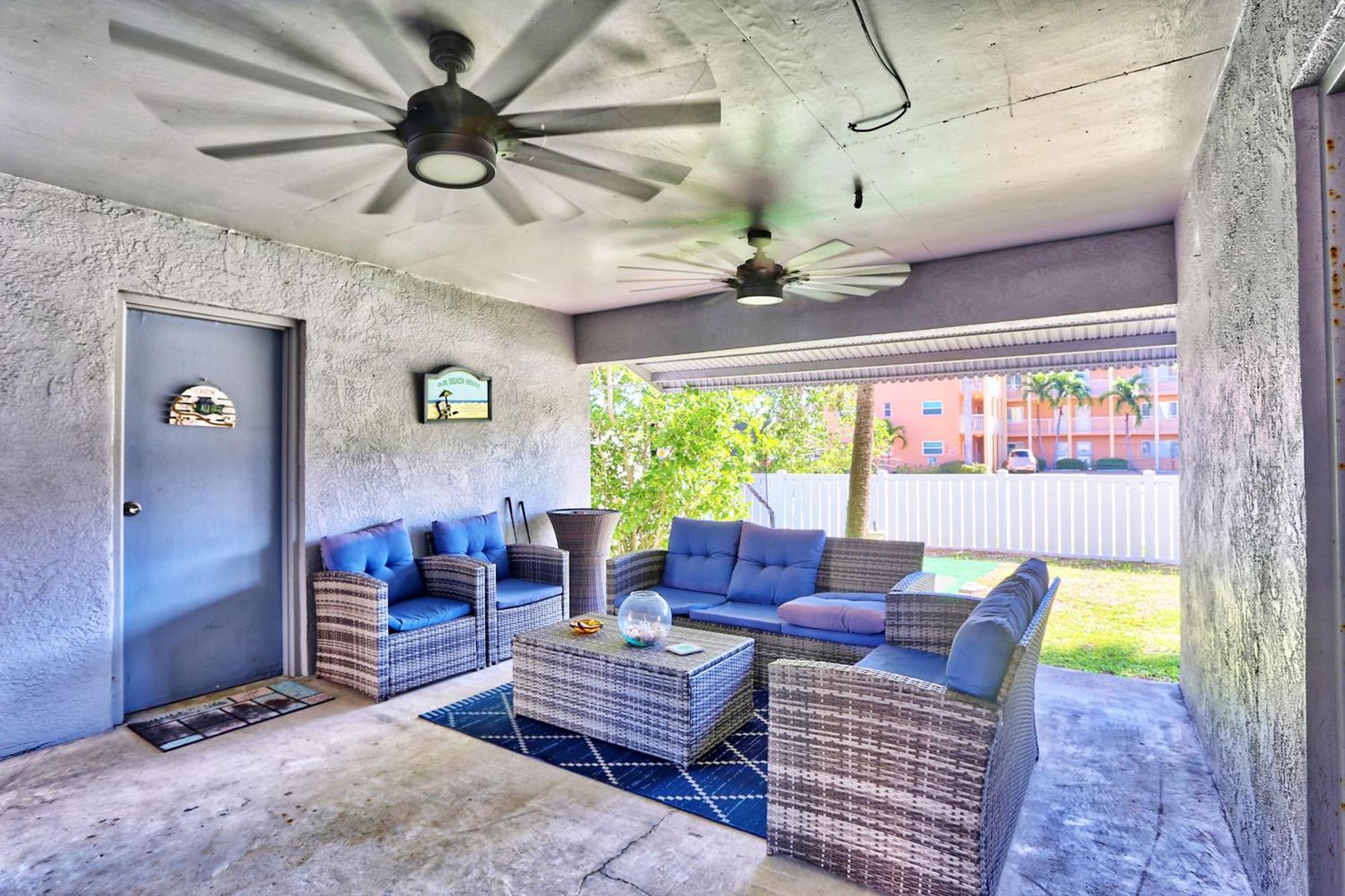 Bearadise Log Cabin Holiday home St. Pete Beach