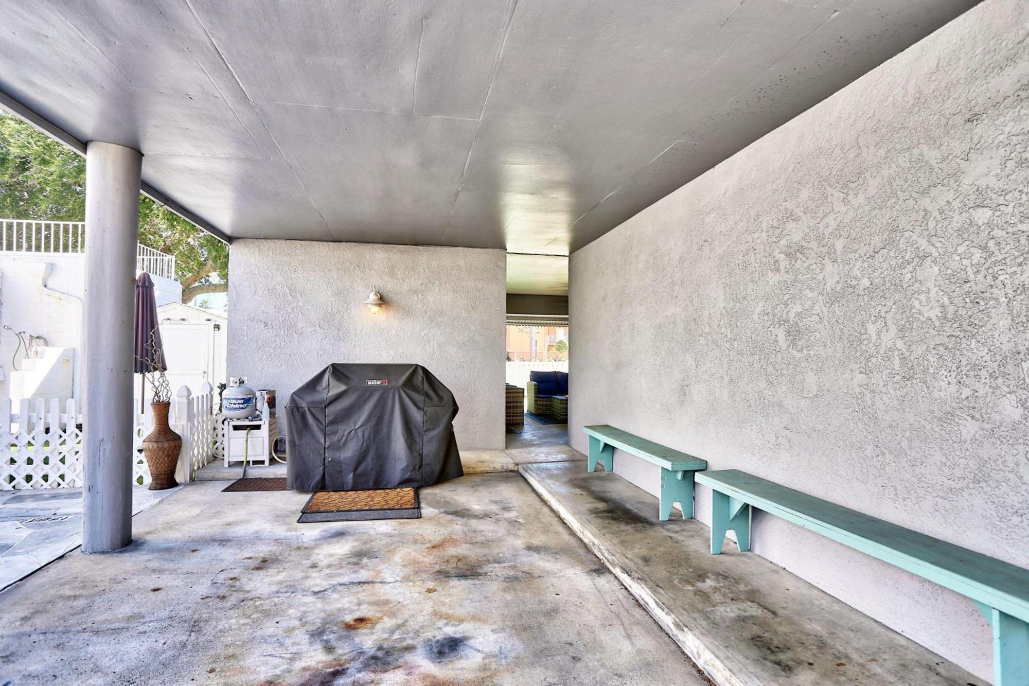 Bearadise Log Cabin Holiday home St. Pete Beach