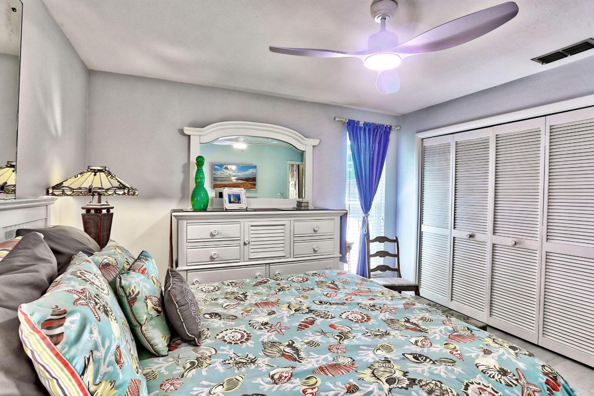 Bearadise Log Cabin * St. Pete Beach