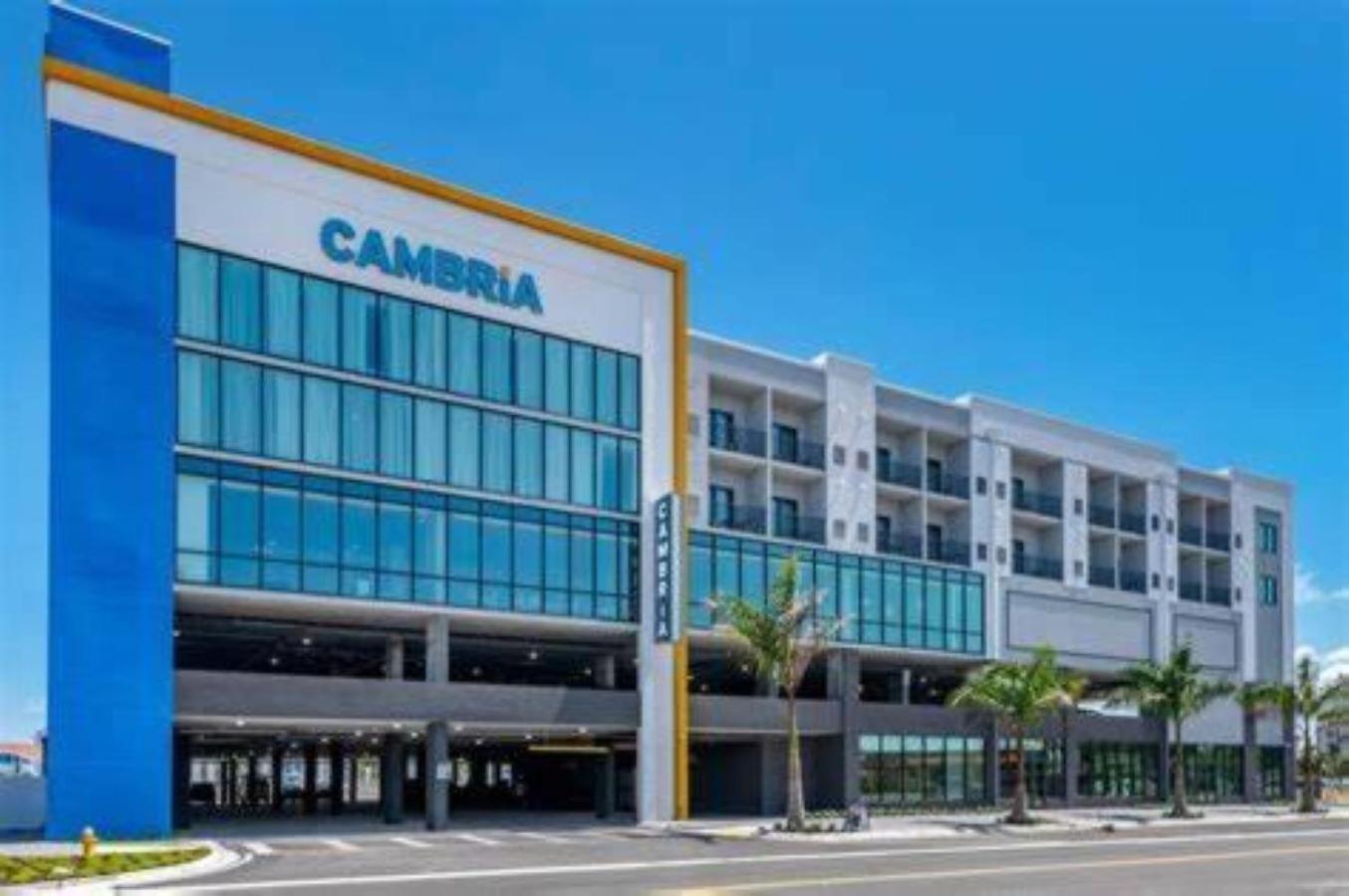 Hotel Cambria St Petersburg-madeira Marina 3*