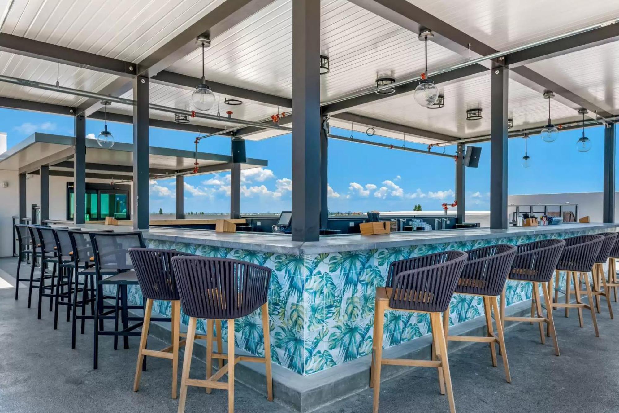 Hotel Cambria St Petersburg-madeira Marina 3*